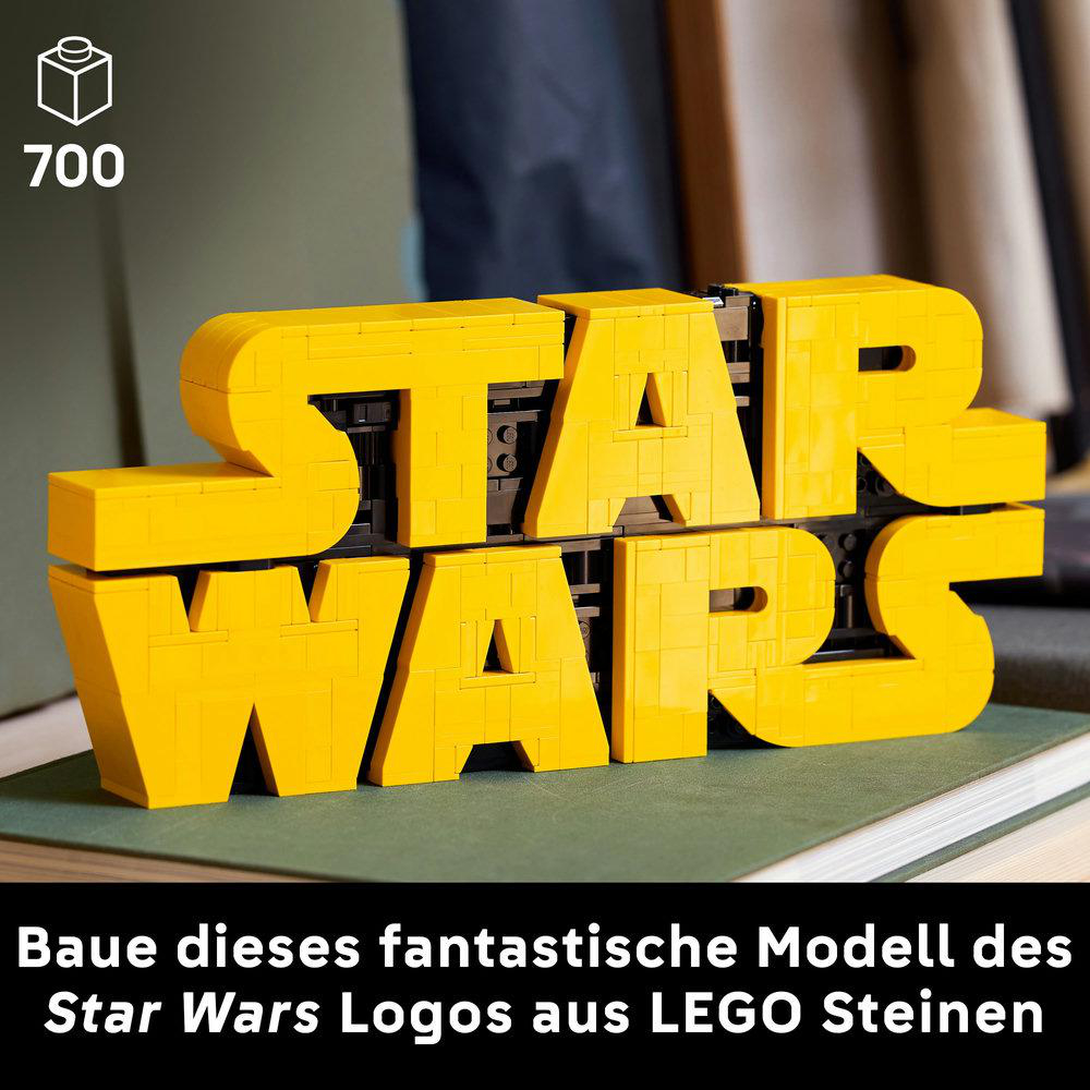 Gelbes LEGO Star Wars Logo auf einem Buch, vor einem grünen Hintergrund. 700 Teile.