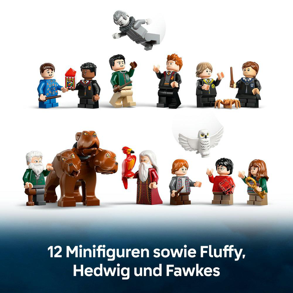 Eine Sammlung von Lego Harry Potter Minifiguren und Kreaturen auf weißem Hintergrund.