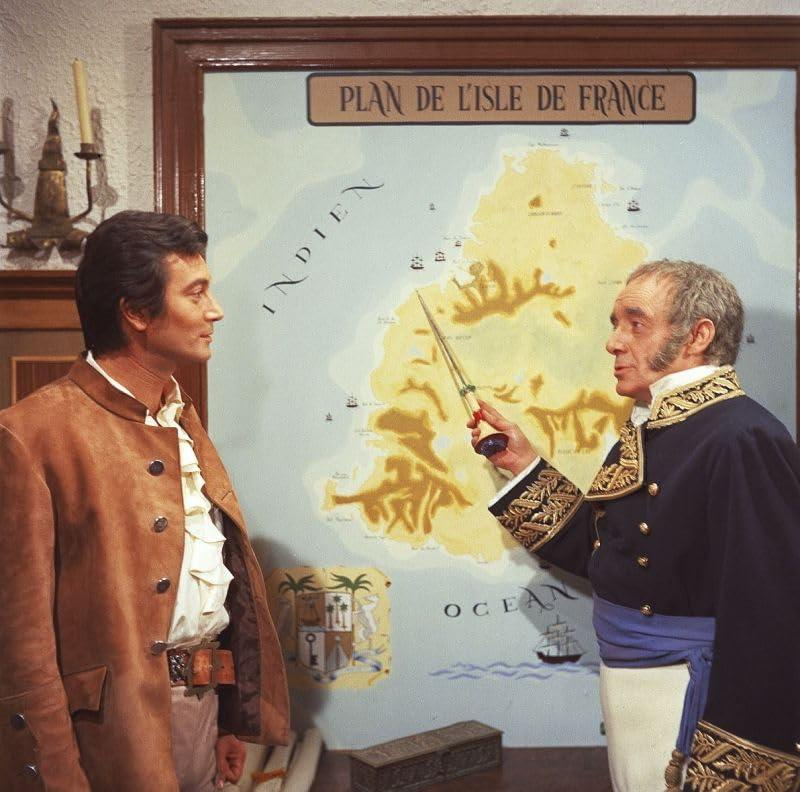 Zwei Männer betrachten eine Karte, einer zeigt darauf, Hintergrund ist eine Karte der Ile de France.