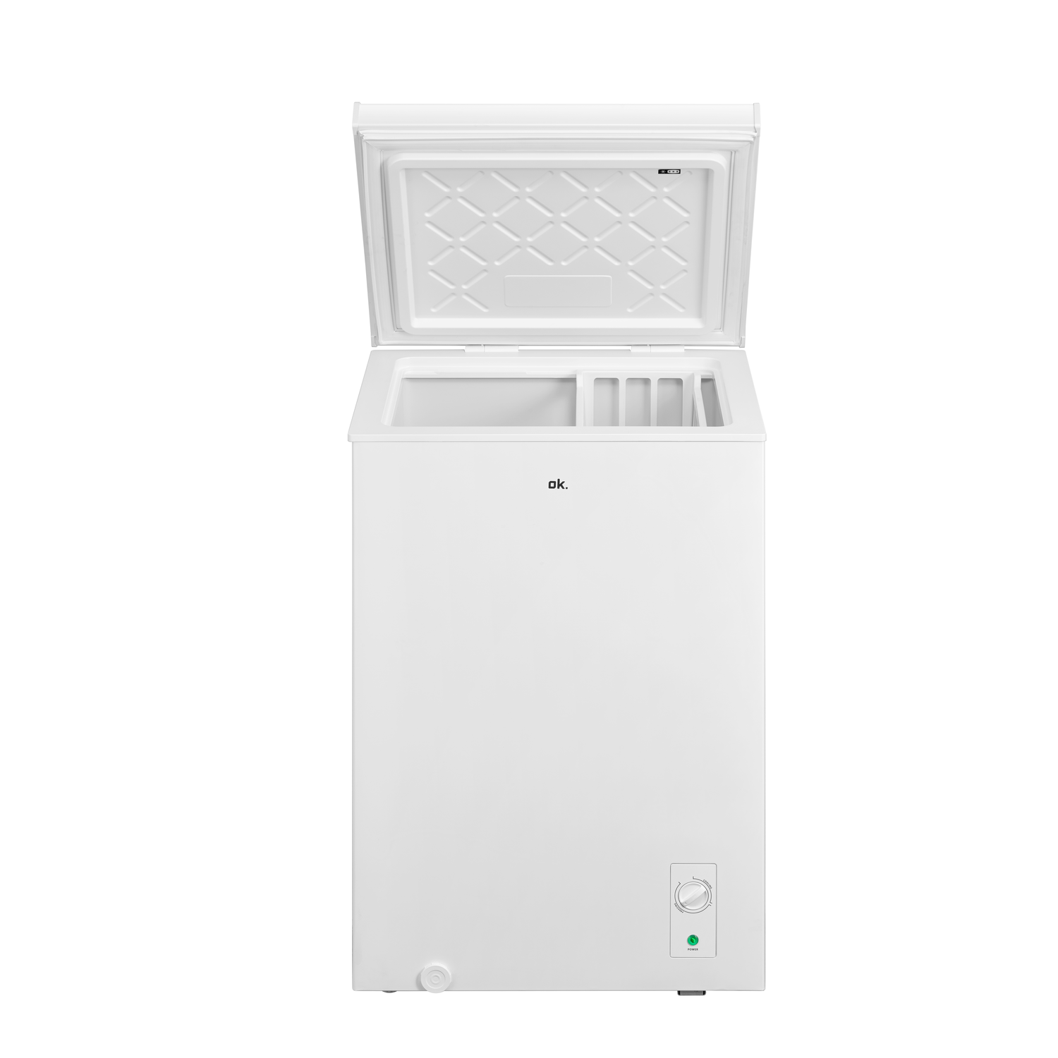 Een witte vrieskist met een open deksel. De binnenkant is zichtbaar en er is een draaiknop en een stroomindicator aan de voorkant.