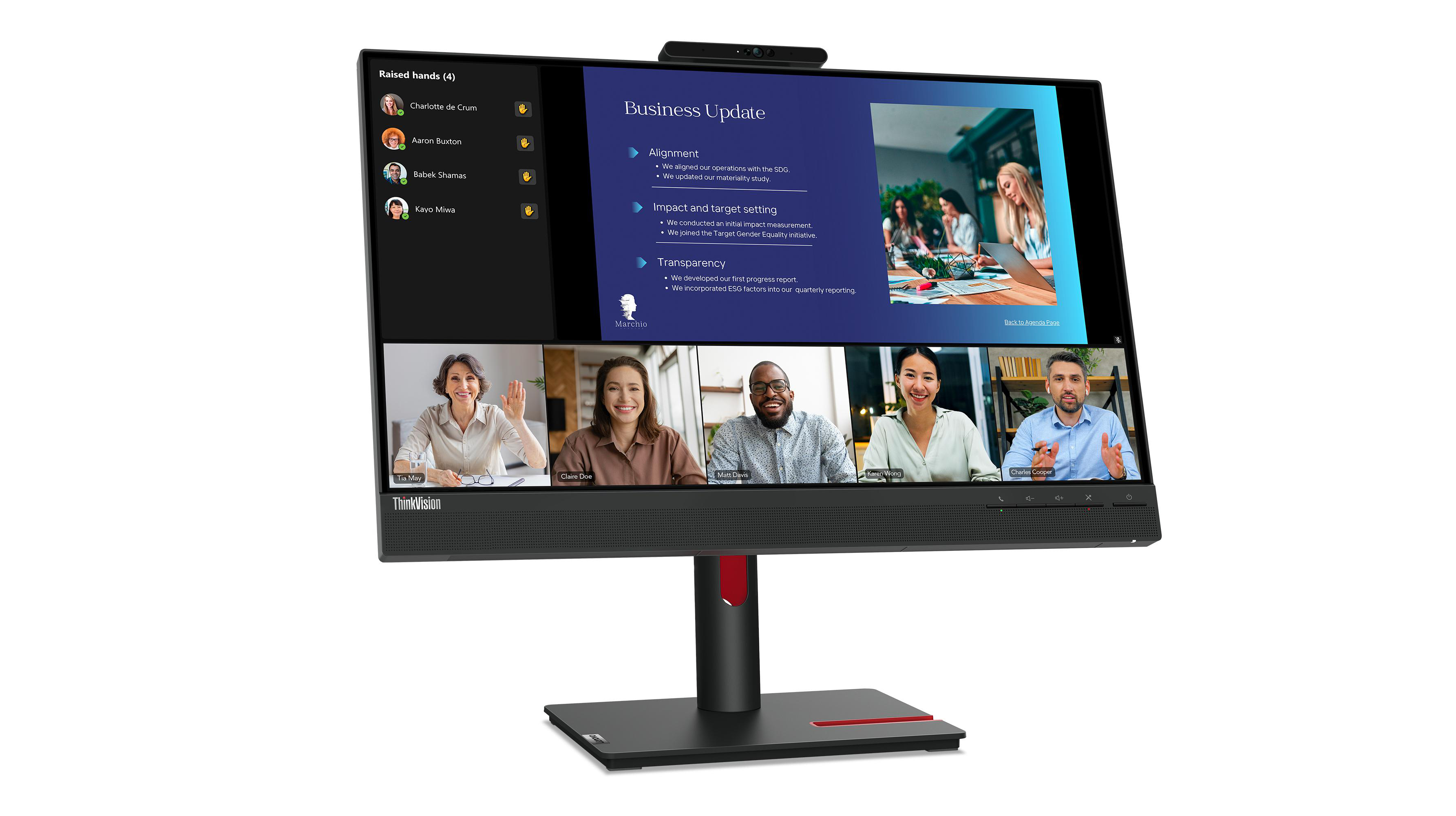 Ein Monitor zeigt ein Business-Update während einer Videokonferenz. Mehrere Personen sind im Video zu sehen.