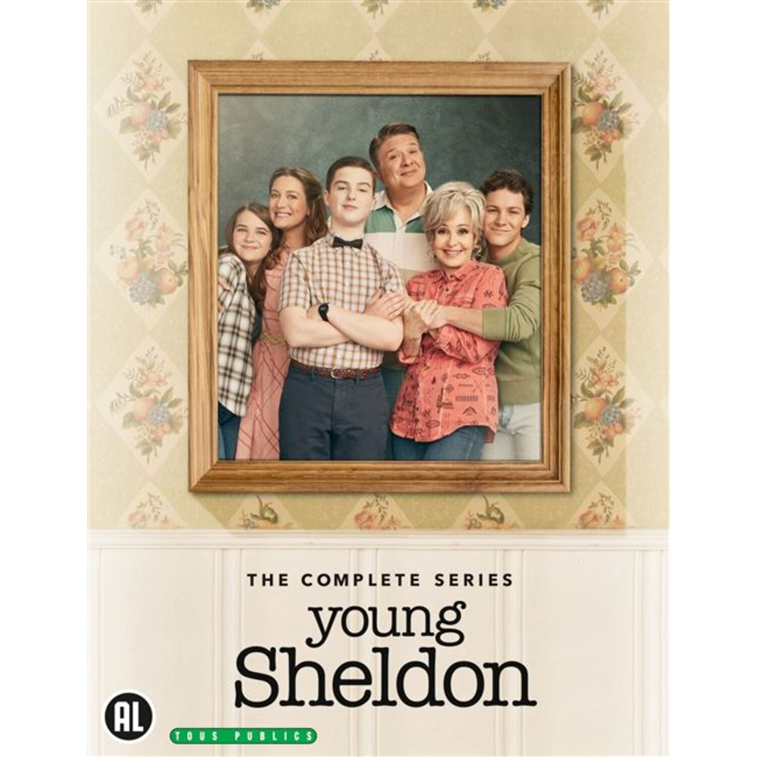 La couverture du DVD "Young Sheldon" présente le casting dans une photo encadrée, sur fond de papier peint floral. Le titre est affiché en dessous.
