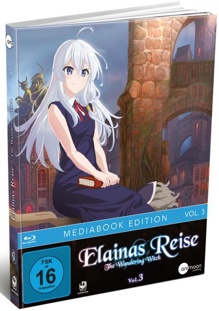 Anime-Blu-ray-Cover. Ein Mädchen mit weißen Haaren sitzt und hält ein Buch. Der Hintergrund zeigt einen steinernen Torbogen und Gebäude.