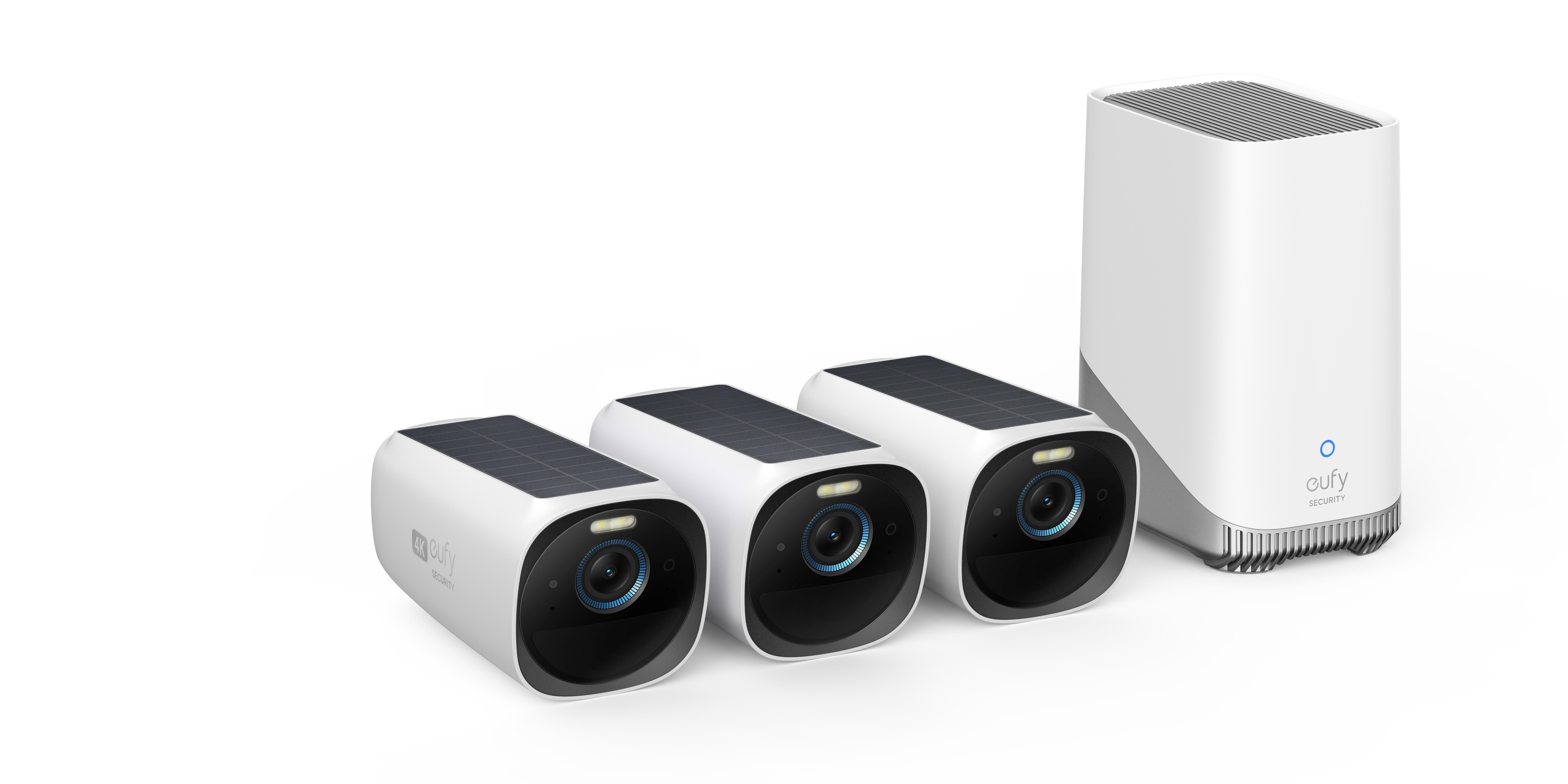Drei weiße Überwachungskameras mit Solarpanelen und einer weißen Basisstation auf weißem Hintergrund.