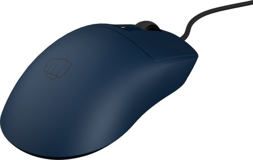 Niebieska przewodowa mysz do gier. Widok z boku z przyciskami, kółkiem i logo pięści.