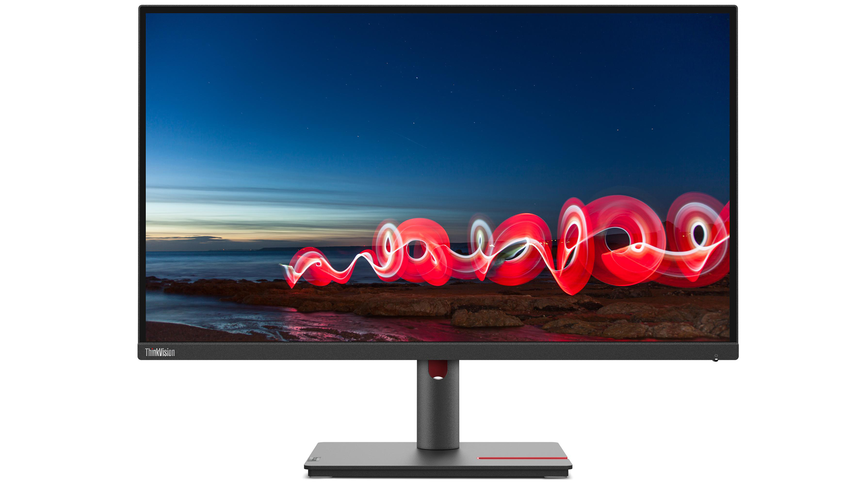Monitor zeigt rote Lichtspuren am Nachthimmel über dem Meer. Schwarzer Monitor mit rotem Standfuß und dunklem Hintergrund.