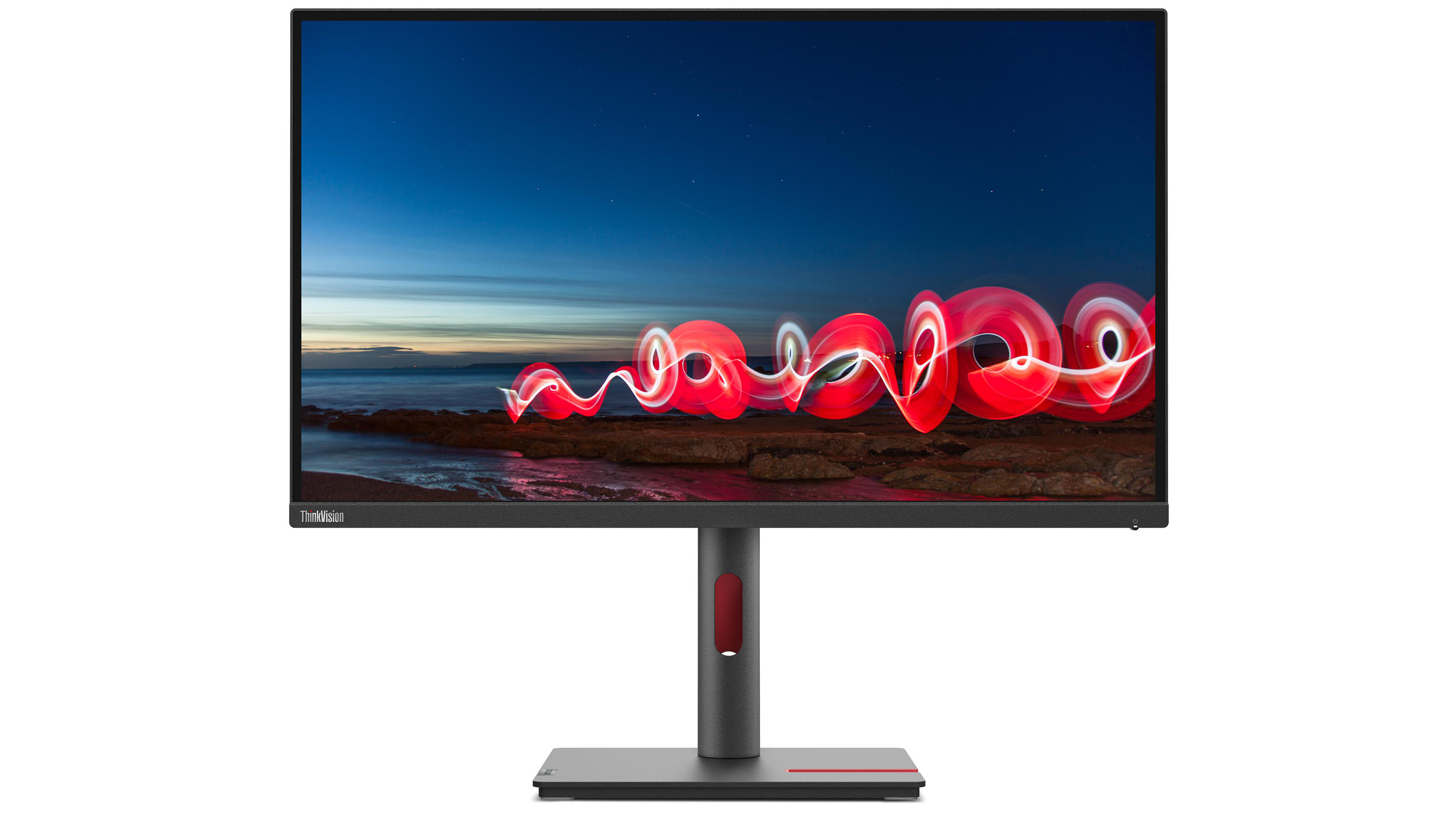 Lenovo ThinkVision Monitor mit roter Lichtspur. Dunkler Himmel, Küstenlinie. Schwarzer Rahmen und Ständer.