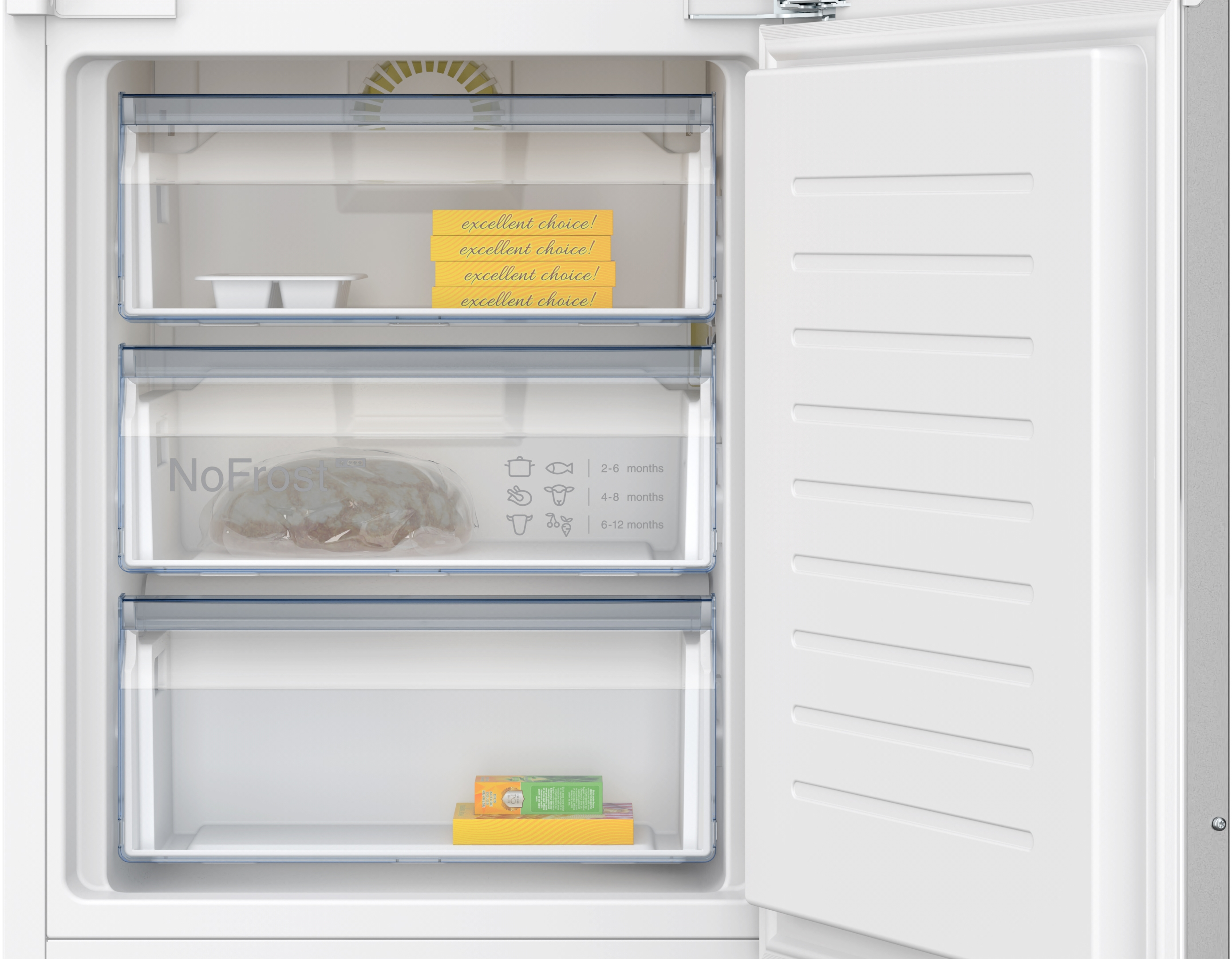 Mehrseitige Broschüre einer Kühlschrank-Gefrierkombination mit technischen Daten, Maßen und Funktionen.