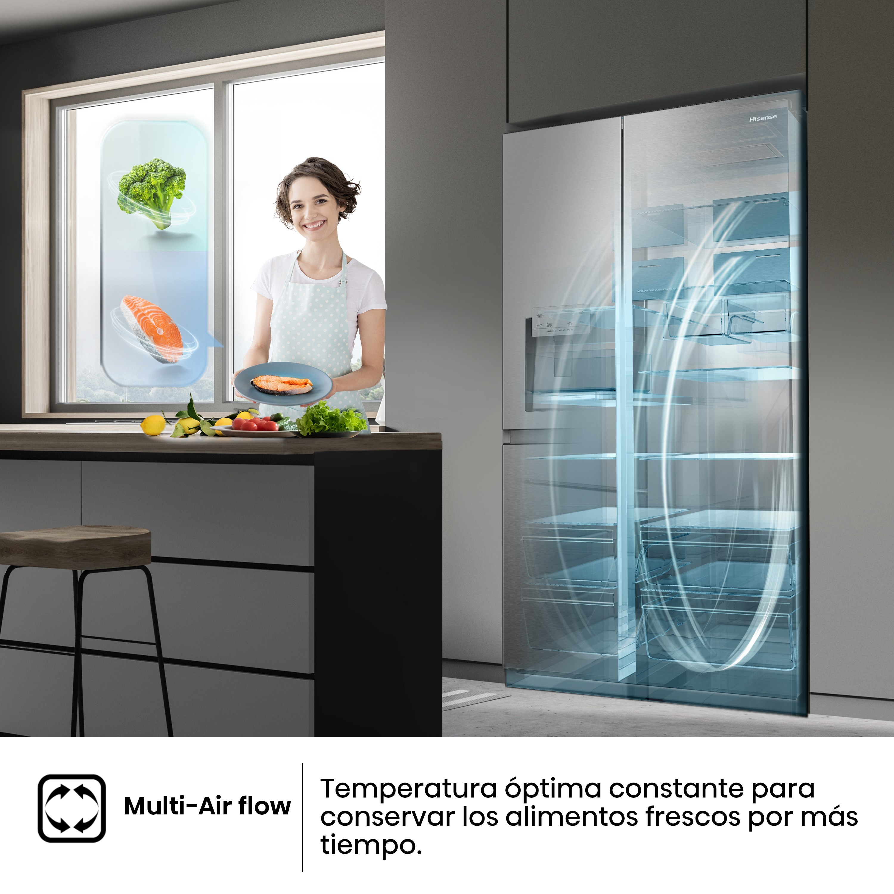 Mujer en cocina, refrigerador, mostrando la función Multi-Airflow con alimentos frescos.