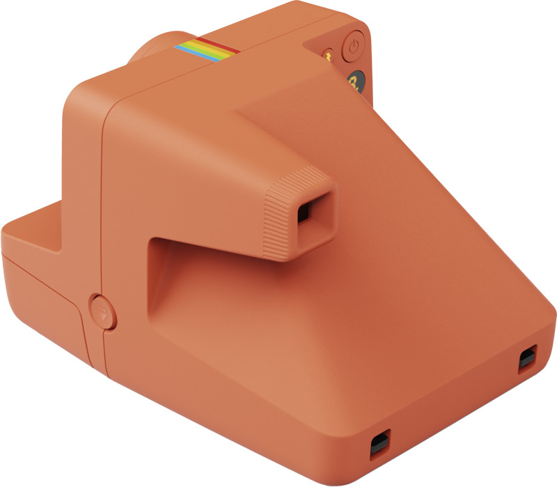 Pomarańczowy aparat Polaroid, widok z boku.