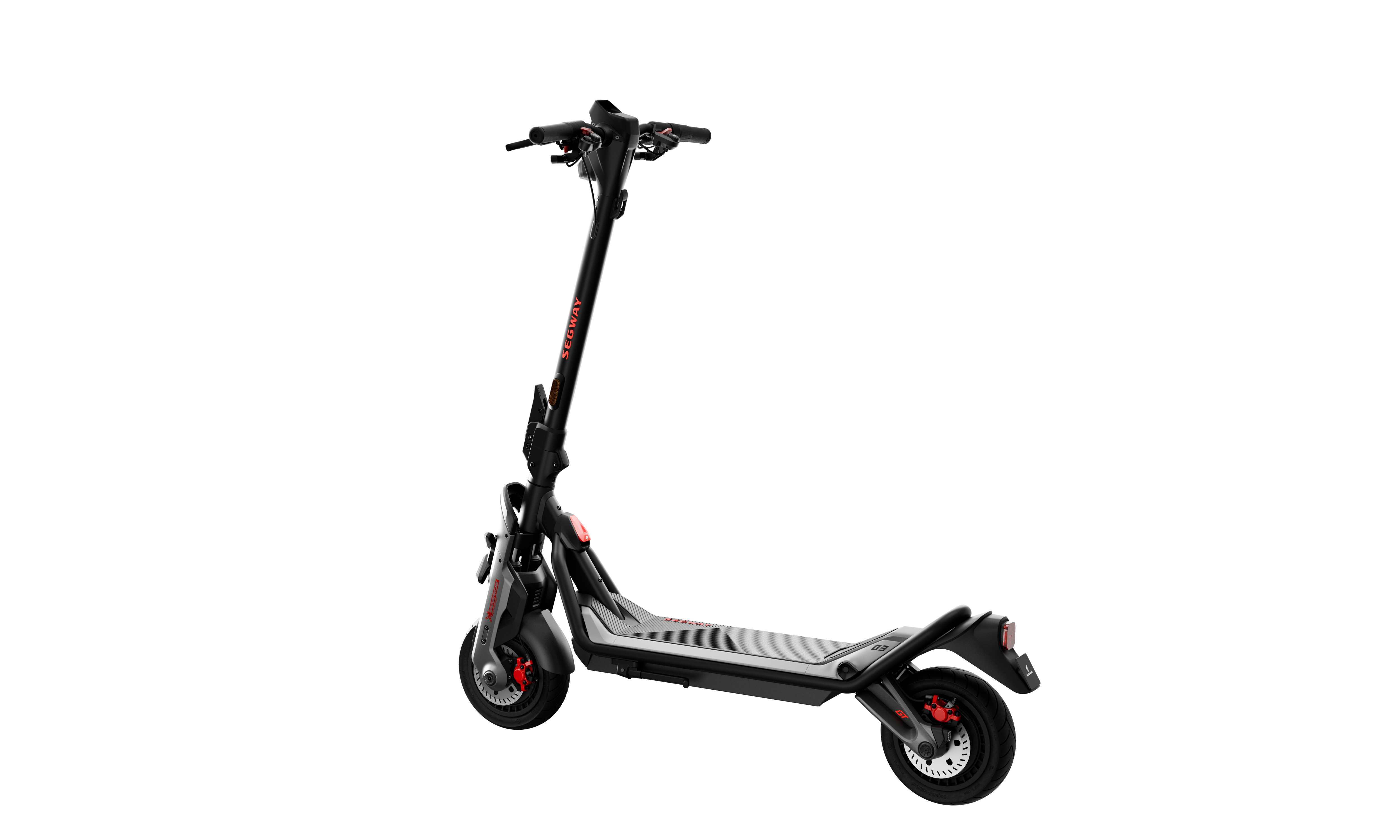 Elektrikli scooter, çapraz görünüm, siyah arka plan. Kırmızı vurgulu siyah scooter.