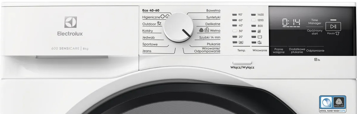 Zbliżenie panelu sterowania pralki z różnymi programami prania i wyświetlaczem cyfrowym.