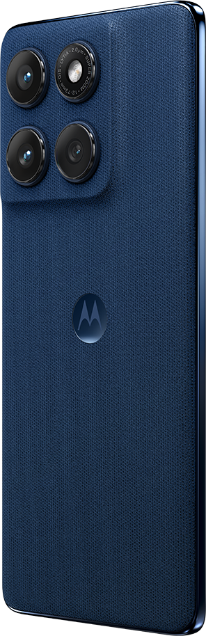Kék okostelefon hátlapja, négy kamera és Motorola logó, enyhén ferdén.