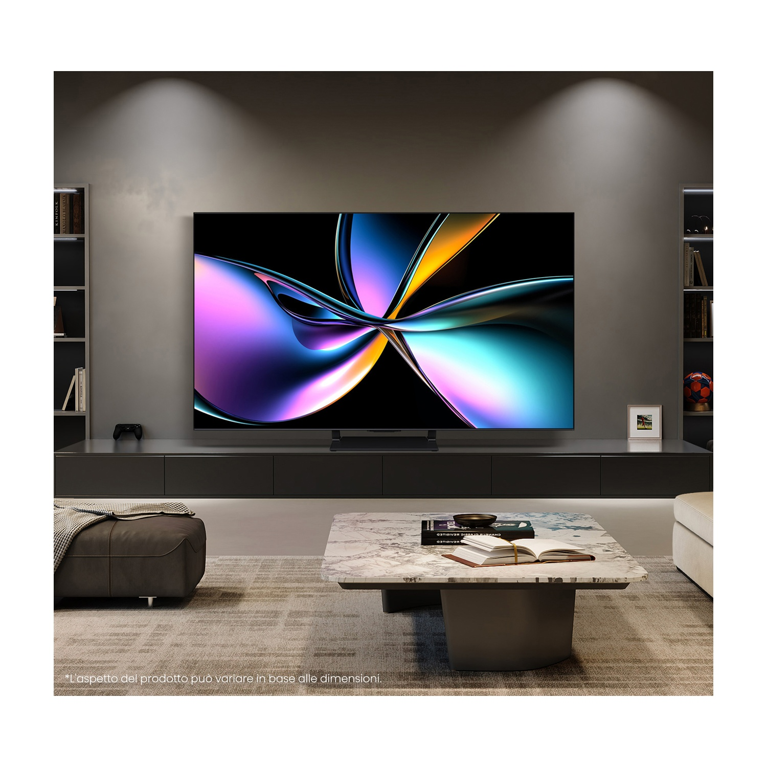 TV con opera d'arte astratta, su mobile nero, divano, tavolo con piano in marmo, tappeto grigio.