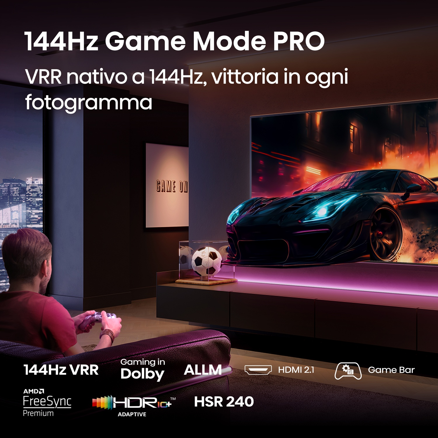 Un uomo che gioca ai videogiochi su un TV. Il testo mostra 144Hz Game Mode Pro, VRR, Dolby, HDR, HDMI e Game Bar.