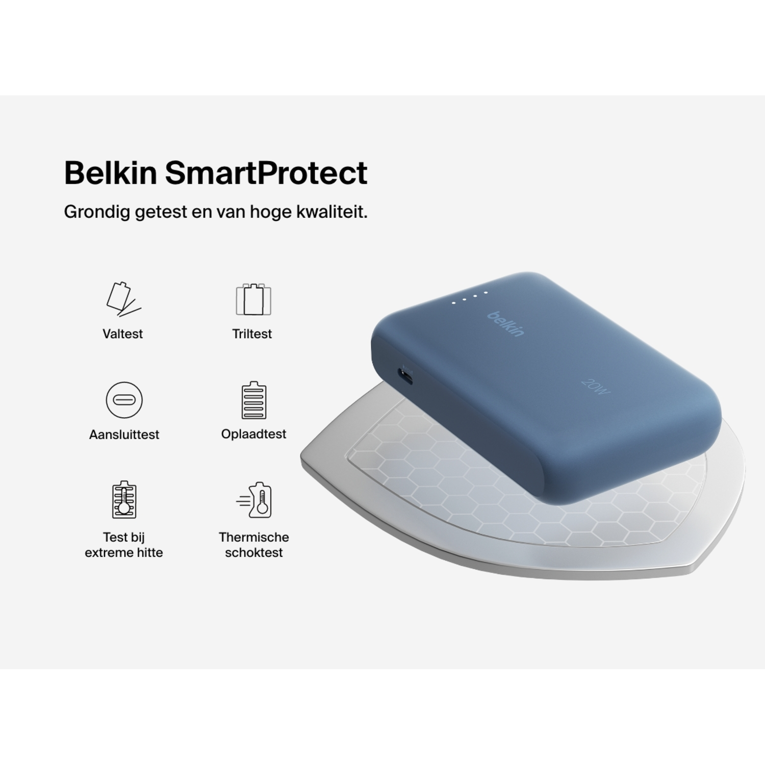 Een blauwe Belkin-oplader op een witte basis, met symbolen en tekst die tests tonen.
