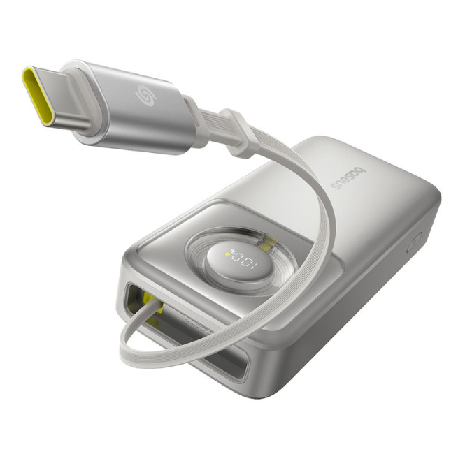 Beyaz bir arka plan üzerinde beyaz bir kablo ve bir USB-C konektörüne sahip gümüş bir şarj cihazı.