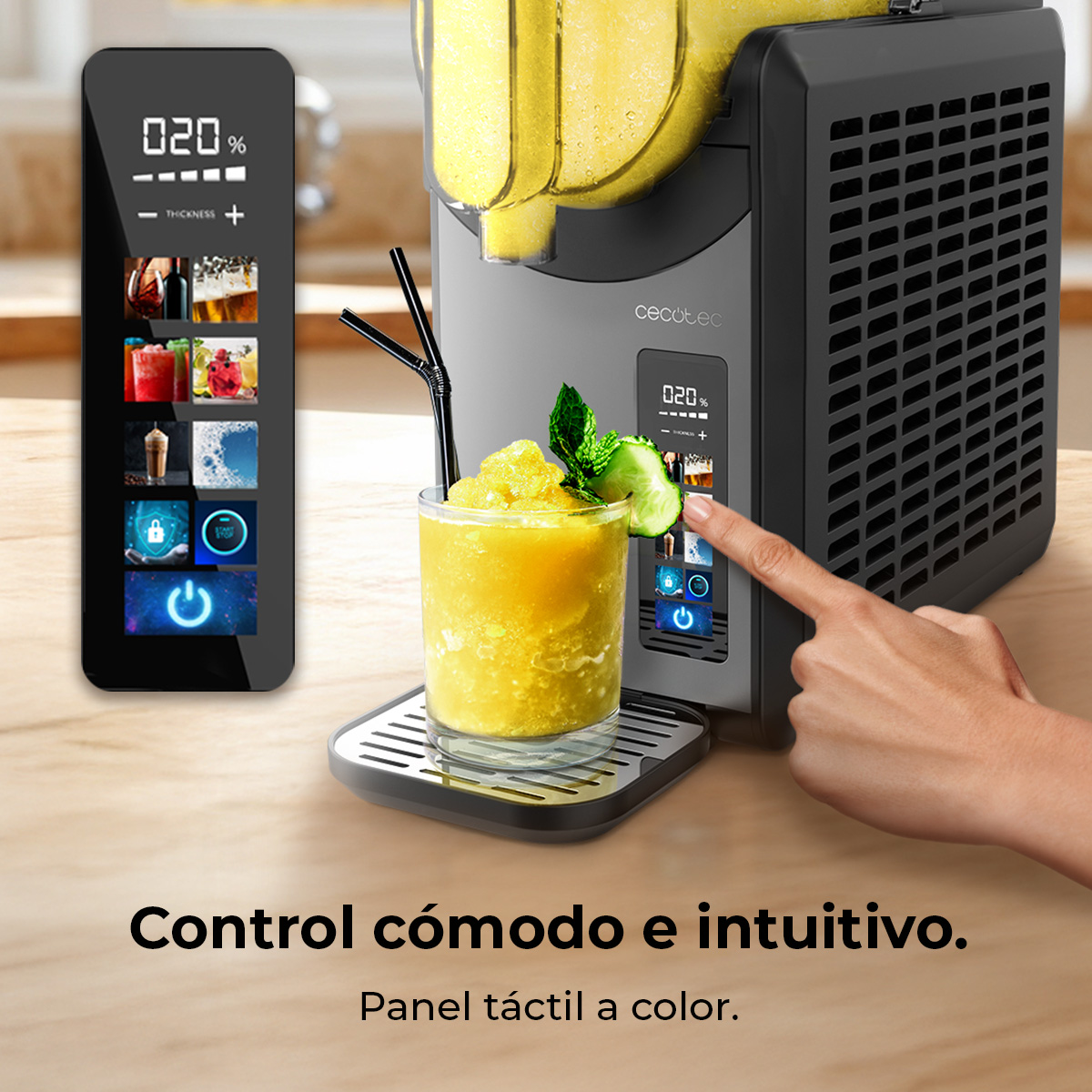 Primer plano de una máquina para hacer bebidas con pantalla táctil. Vaso con bebida amarilla y hielo.