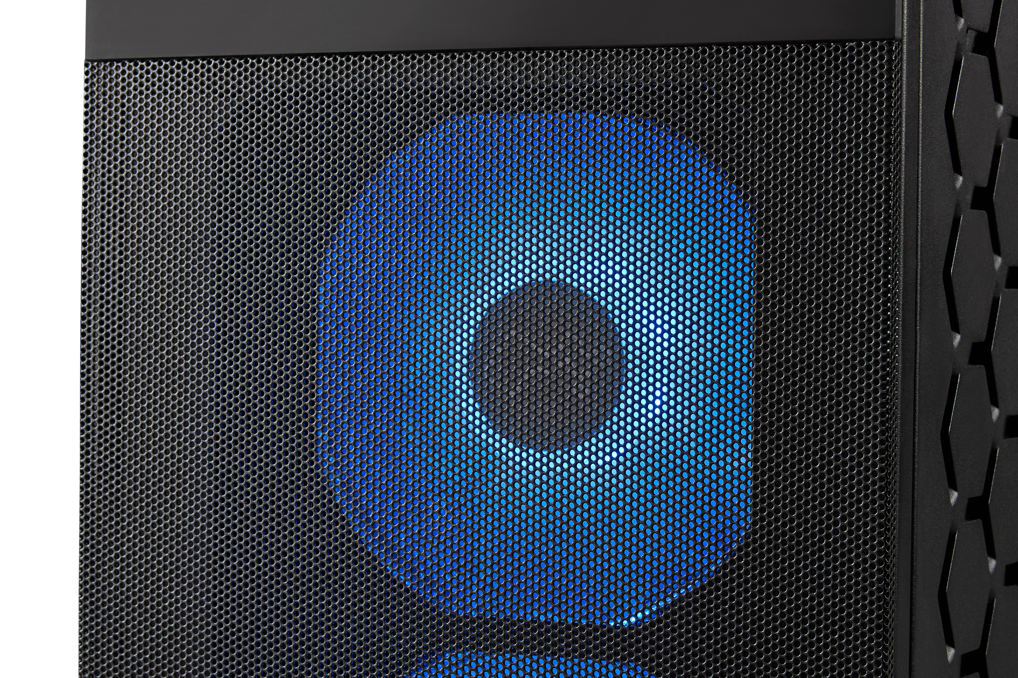 Nahaufnahme eines schwarzen Lüfters mit blauem LED-Licht.