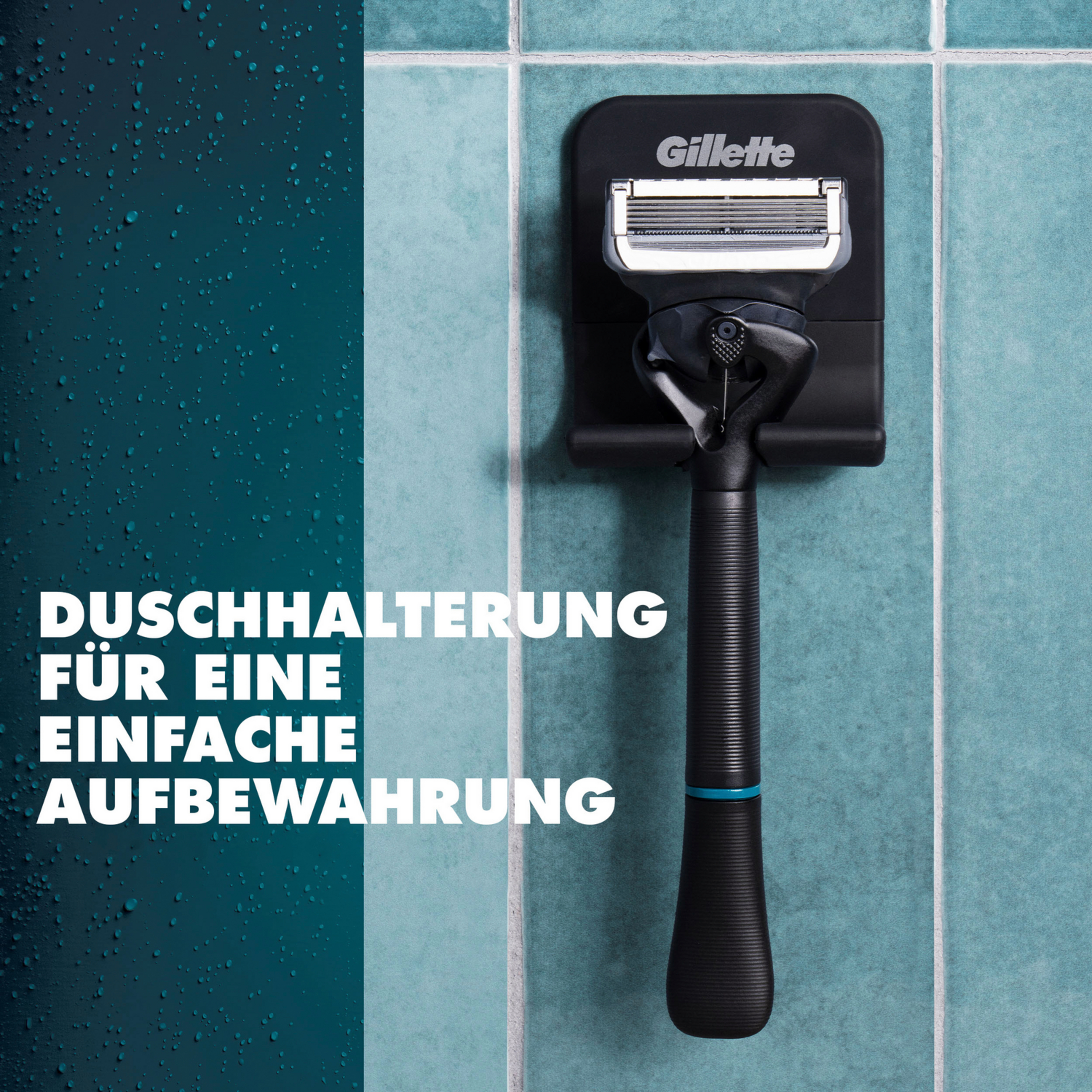 Ein schwarzer Gillette Rasierer in einer Halterung an einer blauen Wand, Text: 'Duschhalterung für eine einfache Aufbewahrung'.