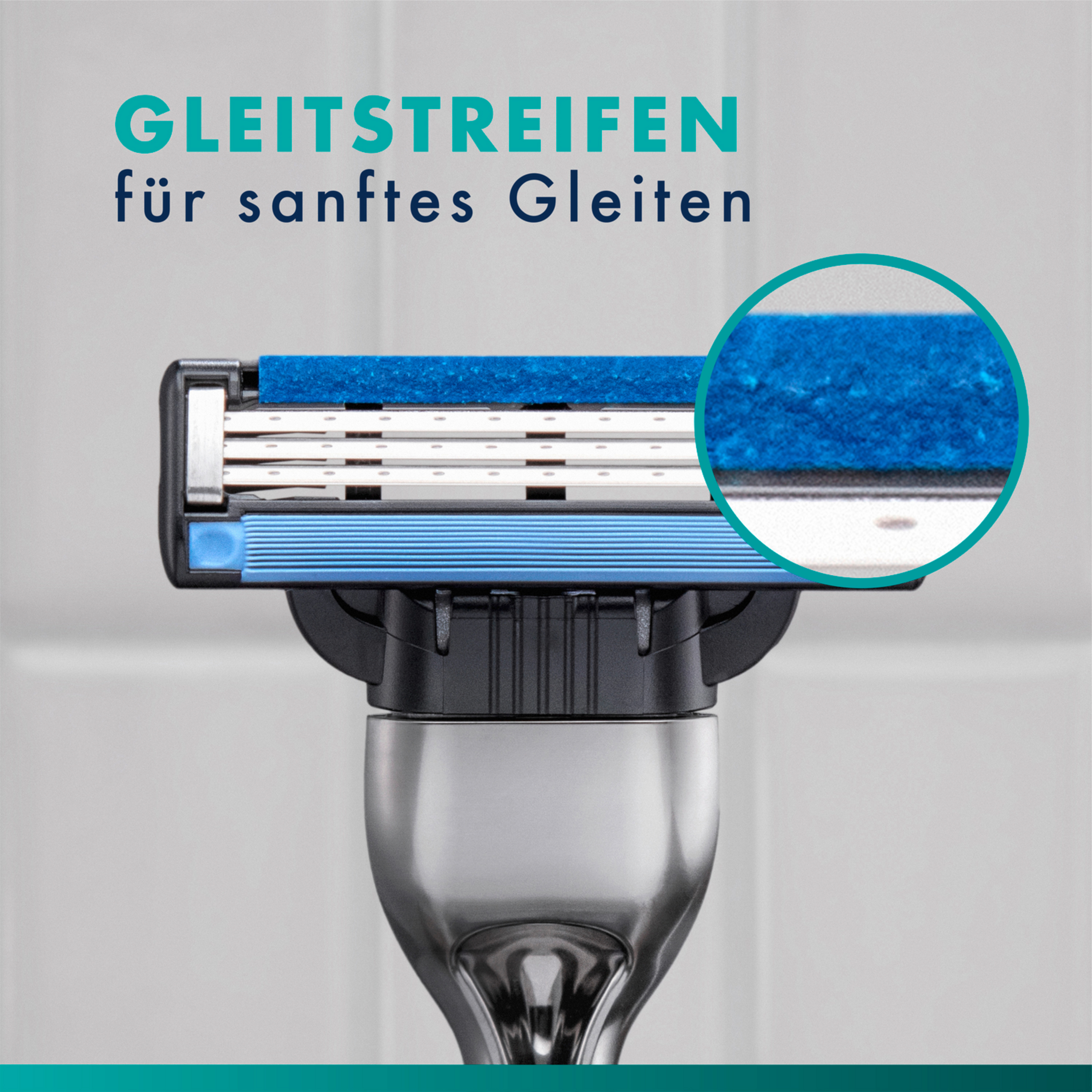 Detailaufnahme des Gillette Rasierers mit Gleitstreifen für sanftes Gleiten.
