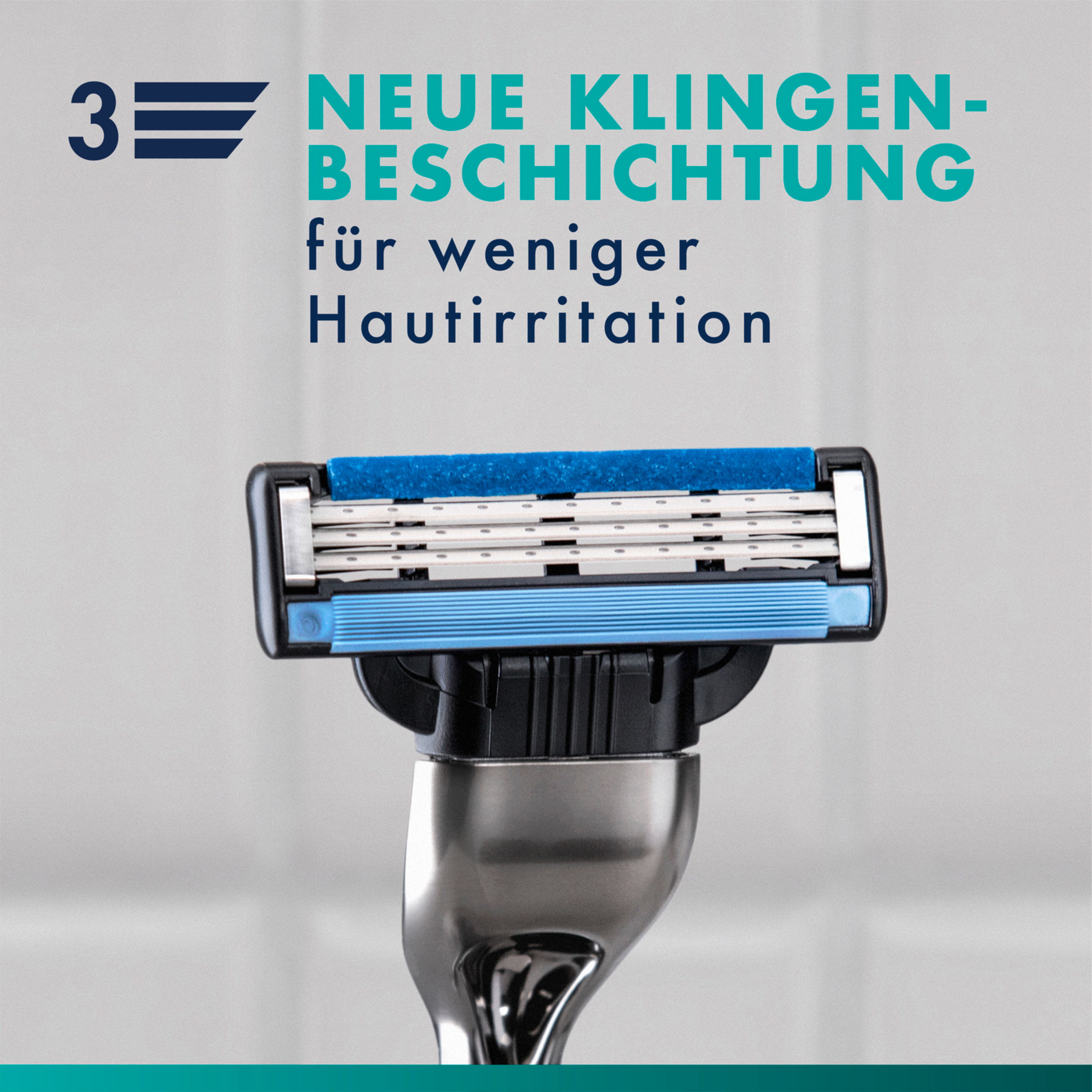 Rasierklingen mit drei Klingen, blauem Gleitstreifen und schwarzem Rahmen. Text: Neue Klingenbeschichtung für weniger Hautreizung.