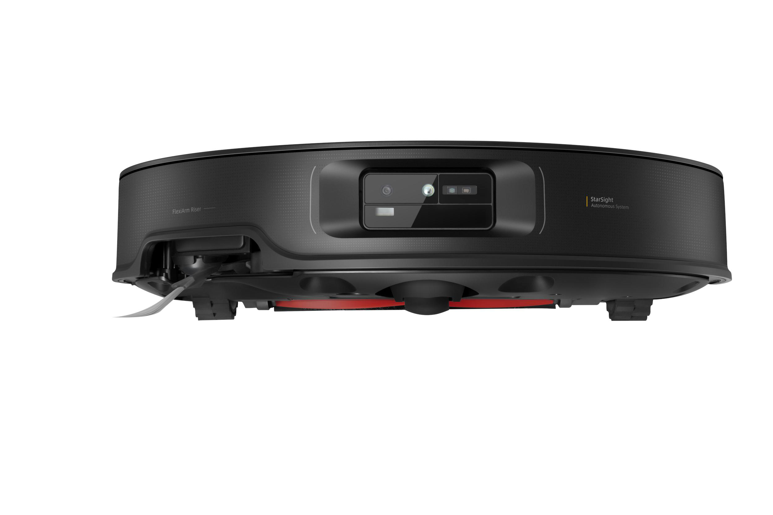 Schwarzer Roboterstaubsauger von unten gesehen. Sichtbare Bürsten und Sensoren. Auf weißem Hintergrund.