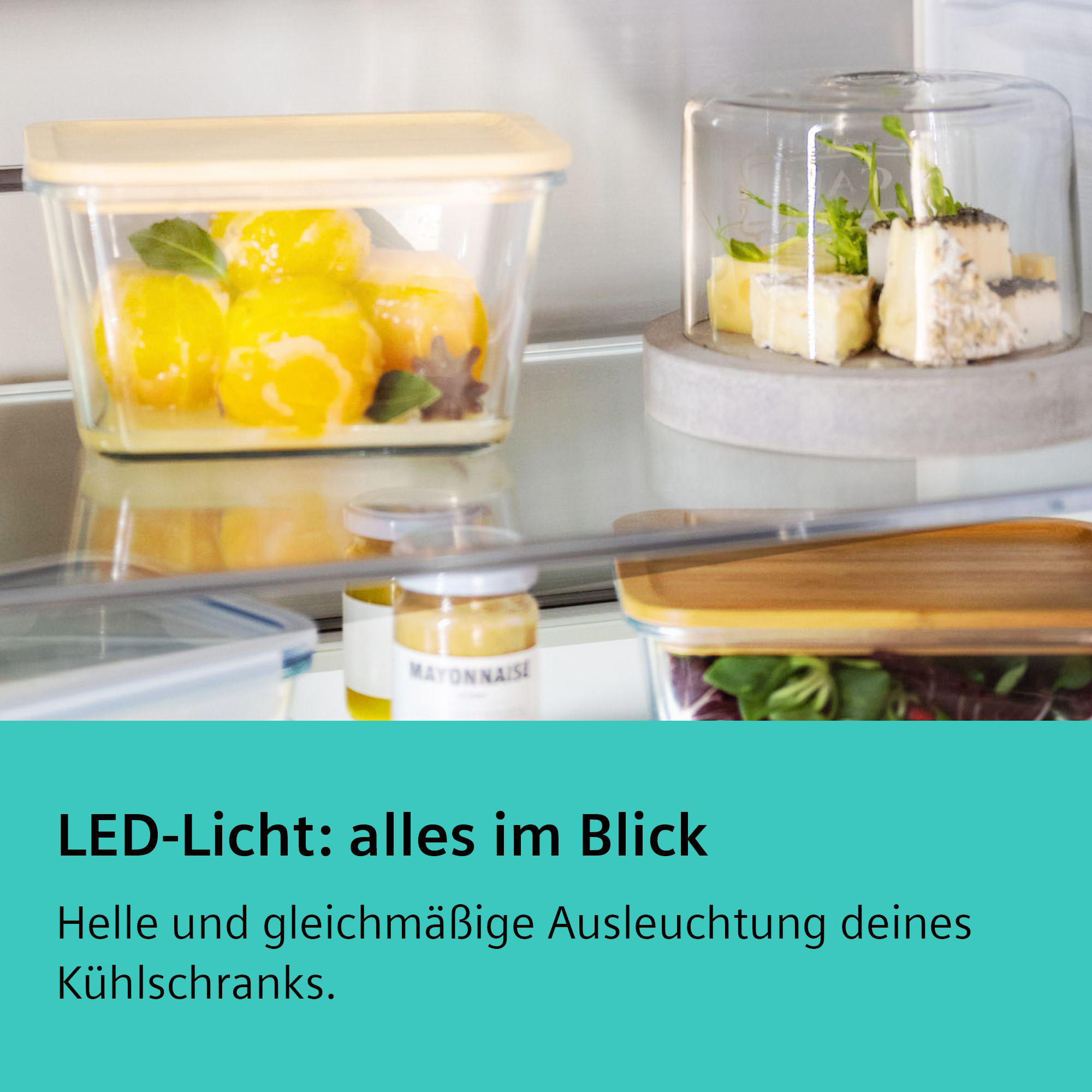 Kühlschrank mit Behältern, Text: LED-Licht: alles im Blick.