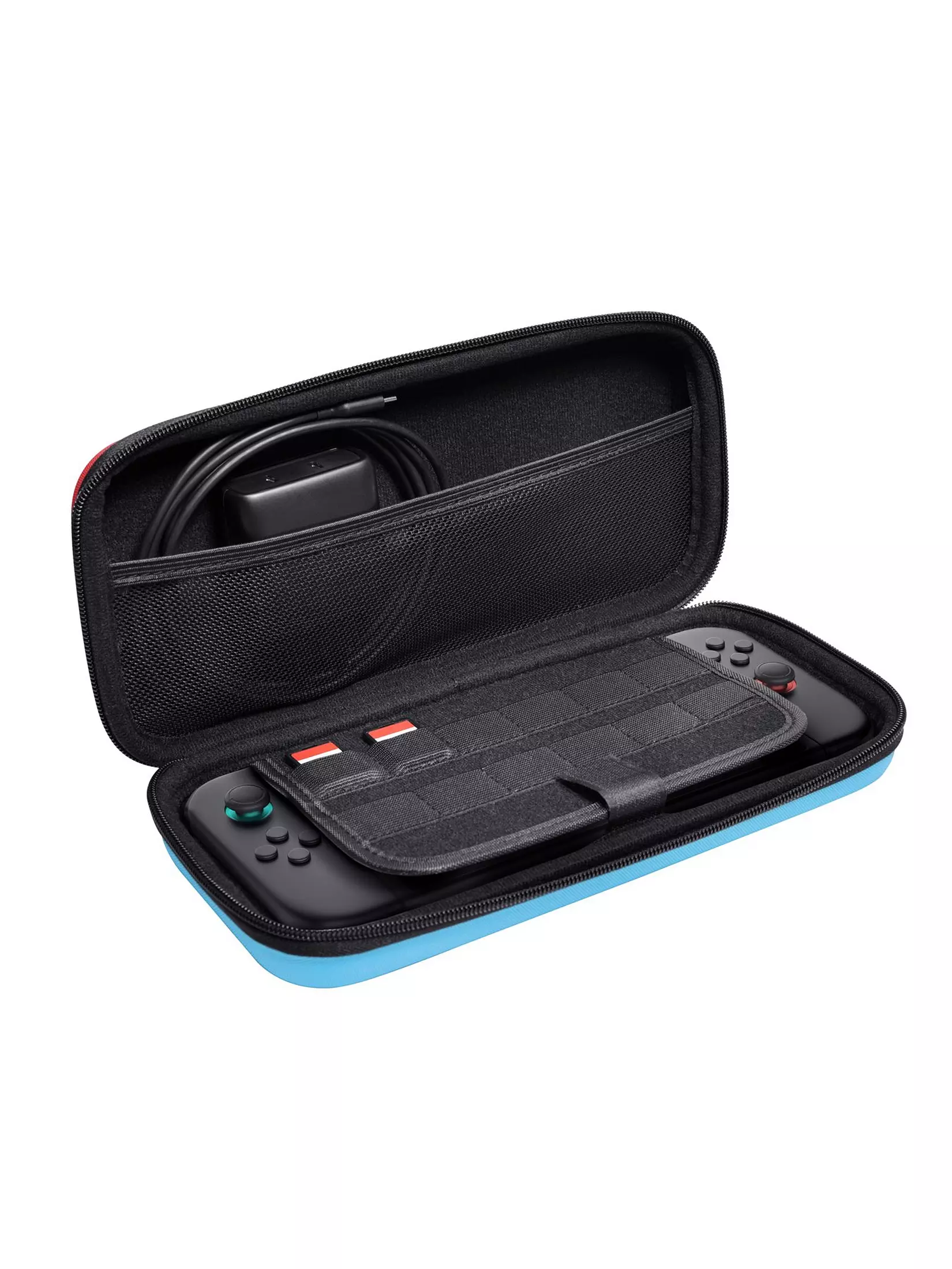Niebieska i czarna torba transportowa z urządzeniem do gier, kablami do ładowania i kartami do gier.