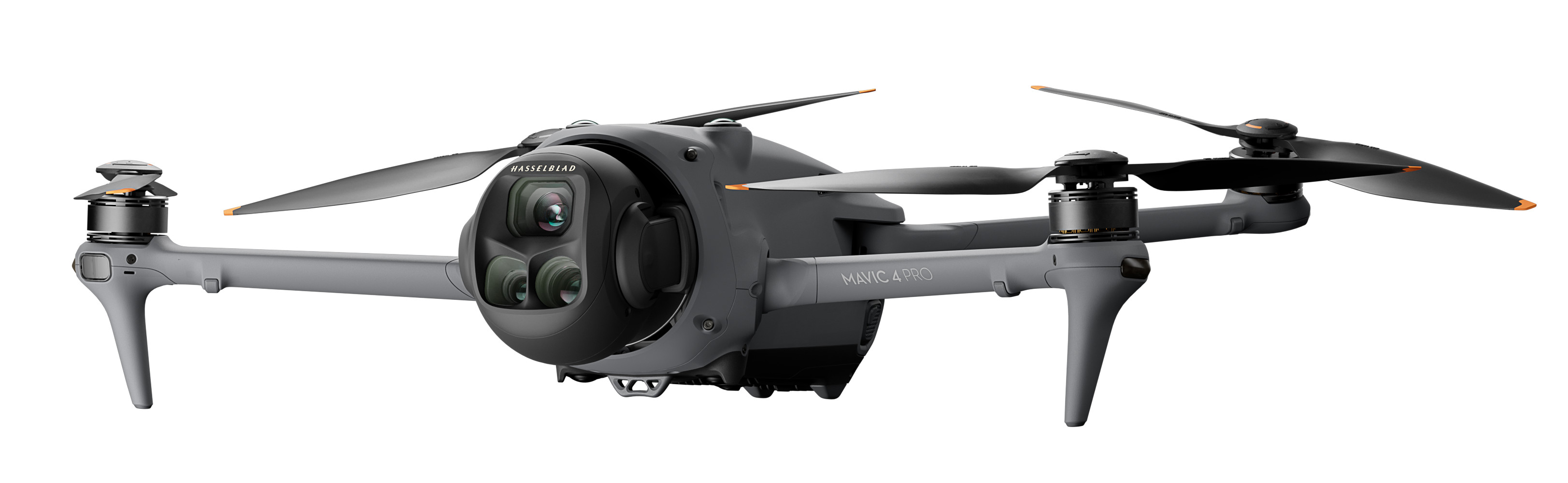 Dron z czarnymi śmigłami, kamera Hasselblad, na białym tle.