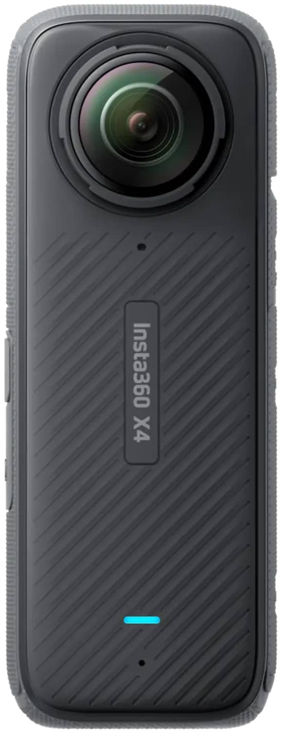 Egy fekete Insta360 X4 kamera lencsével és kék fénnyel. A háttér fehér.