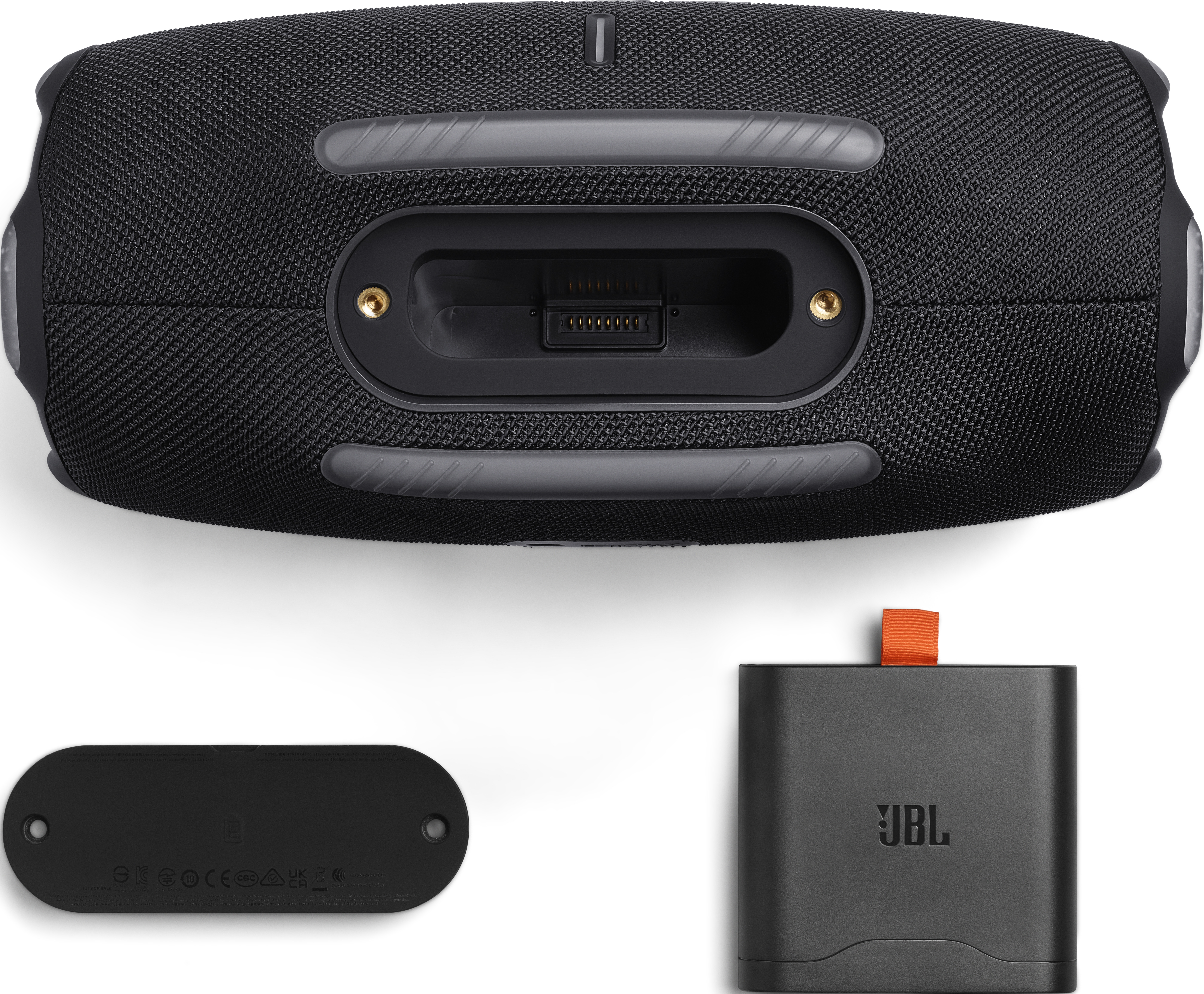 Altoparlante JBL nero, parte inferiore. Porta di ricarica, informazioni. Accessori: caricabatterie.