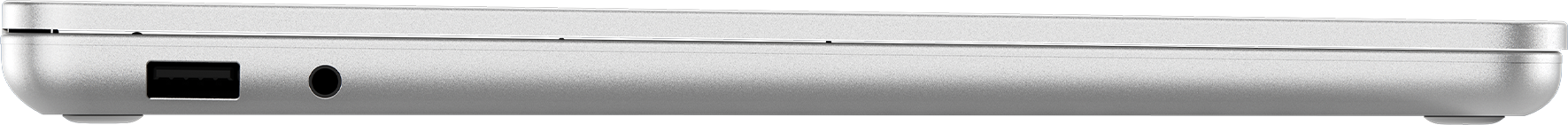 Primo piano della parte inferiore di un laptop argentato con porte. Sfondo nero.