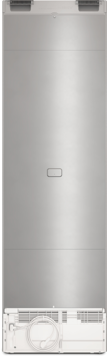 La parte trasera de un refrigerador plateado. Tiene una superficie lisa y un enchufe.