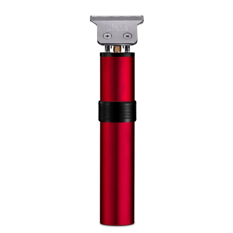 Piros trimmer ezüst pengével. A trimmer piros fogantyúval és fekete díszítéssel rendelkezik.