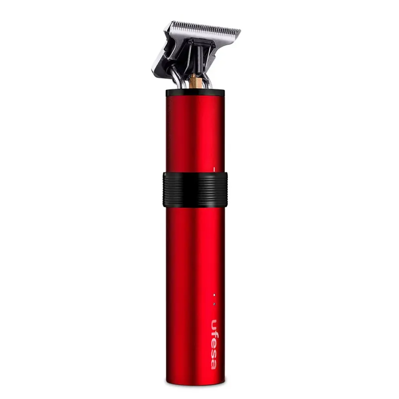 Piros trimmer ezüst pengével. A trimmer álló helyzetben látható.