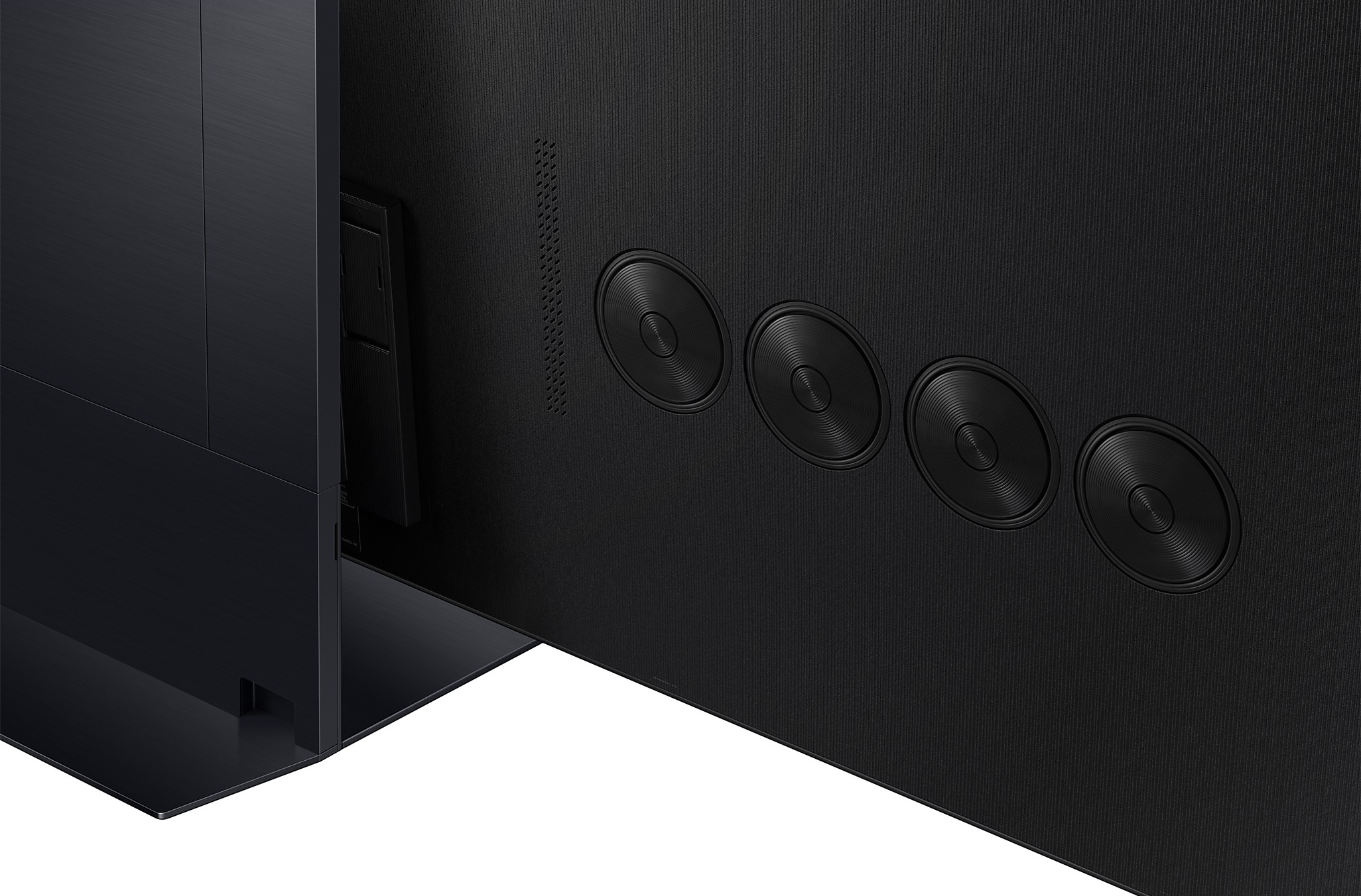 Widok z boku czarnego telewizora o smukłej konstrukcji i podstawie.