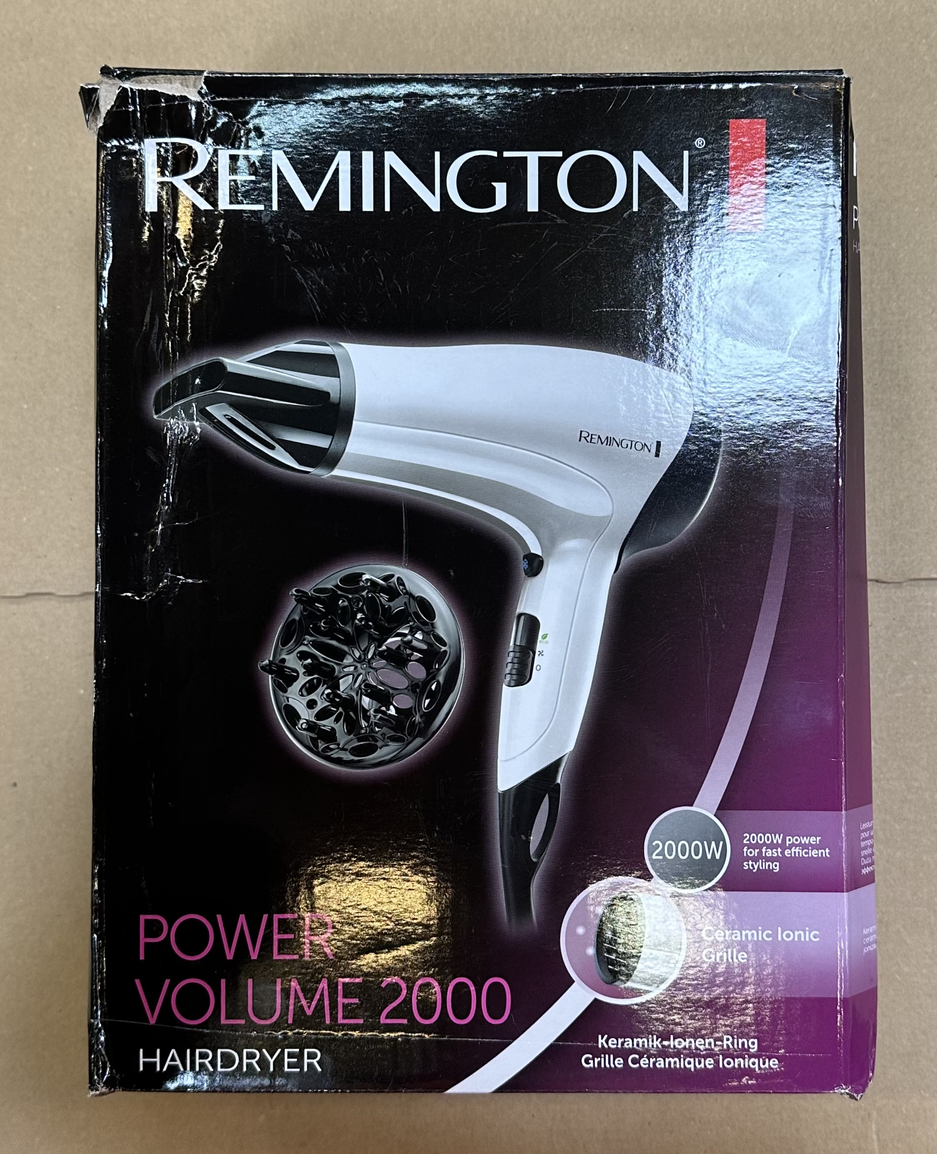 Pudełko produktu dla białej suszarki do włosów. Na pudełku znajduje się zdjęcie suszarki.