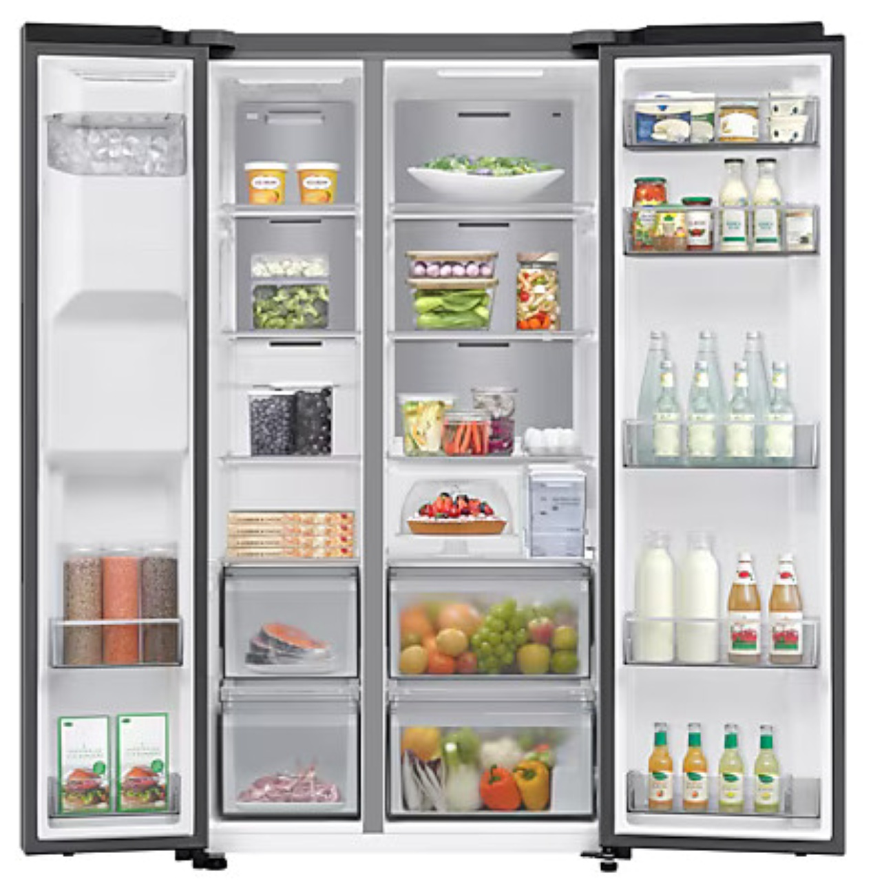 Wnętrze lodówki z produktami spożywczymi przechowywanymi na półkach i w szufladach.