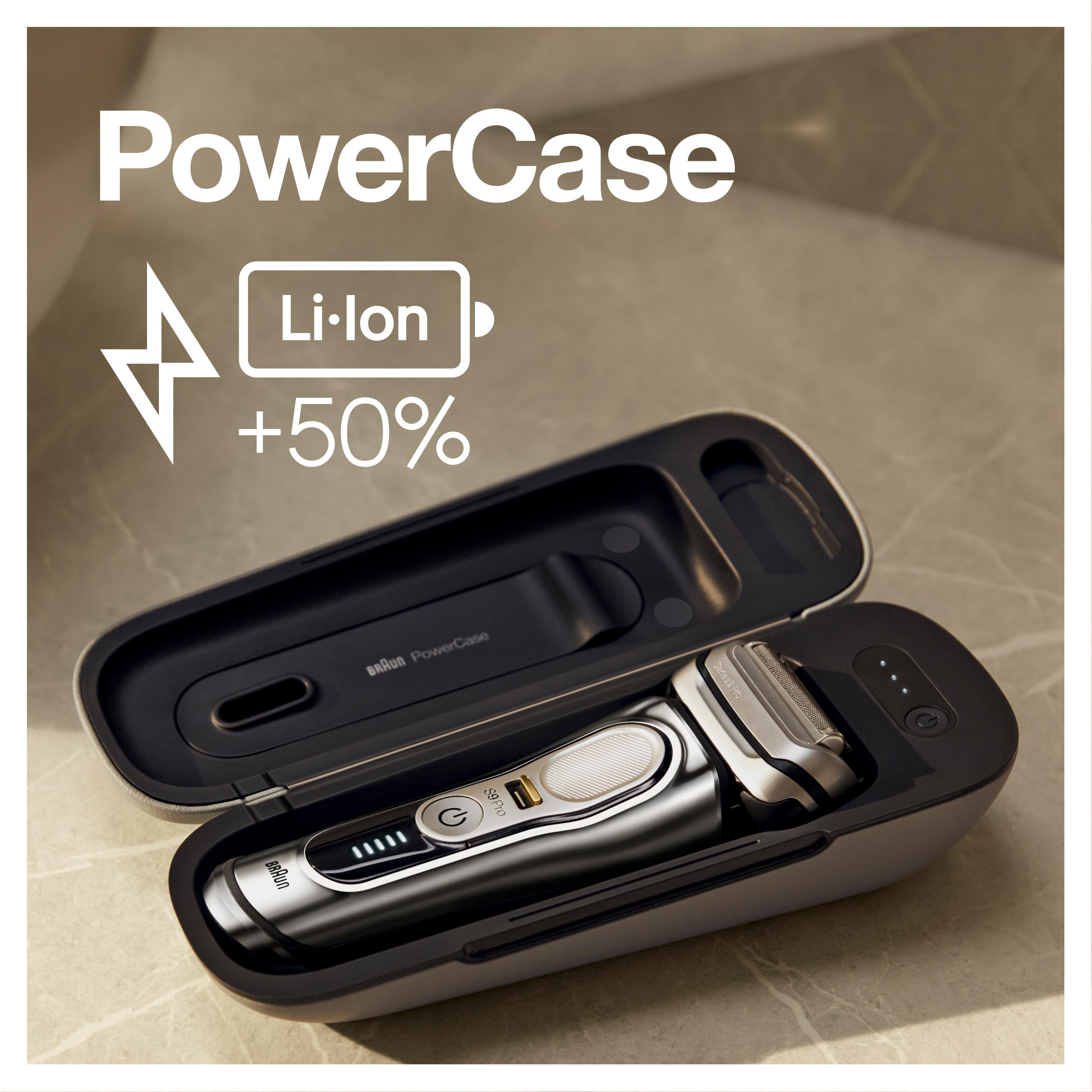 Elektrorasierer in einer offenen schwarzen PowerCase-Hülle. Text: 'PowerCase Li-Ion +50%'. Helles Hintergrund.