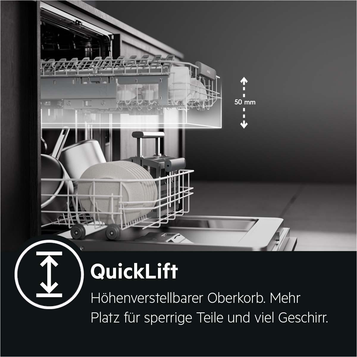 Geschirr in einer Spülmaschine. Text: 'QuickLift'. Der obere Korb ist höhenverstellbar.