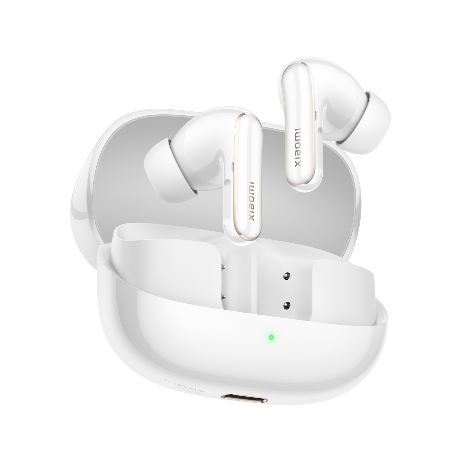 Écouteurs et étui de chargement Xiaomi blancs. L'étui est ouvert, montrant les écouteurs à l'intérieur et le port de chargement. Logo Harman visible.