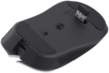 Fekete vezeték nélküli egér USB-vevővel. Az alján töltőcsatlakozó és be/ki kapcsoló látható.