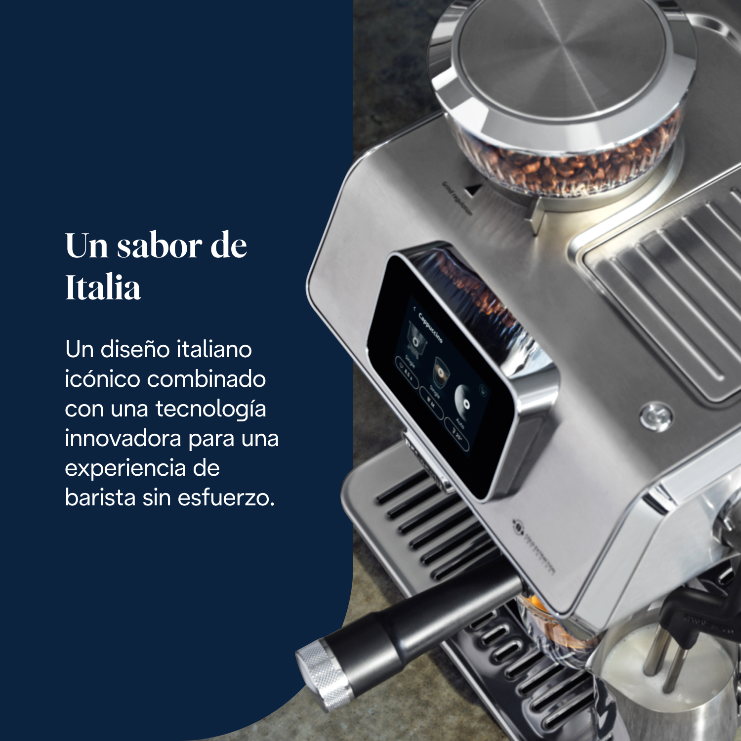 Primer plano de máquina de espresso. Muestra un diseño cromado con pantalla táctil y el texto 'Un sabor de Italia'.