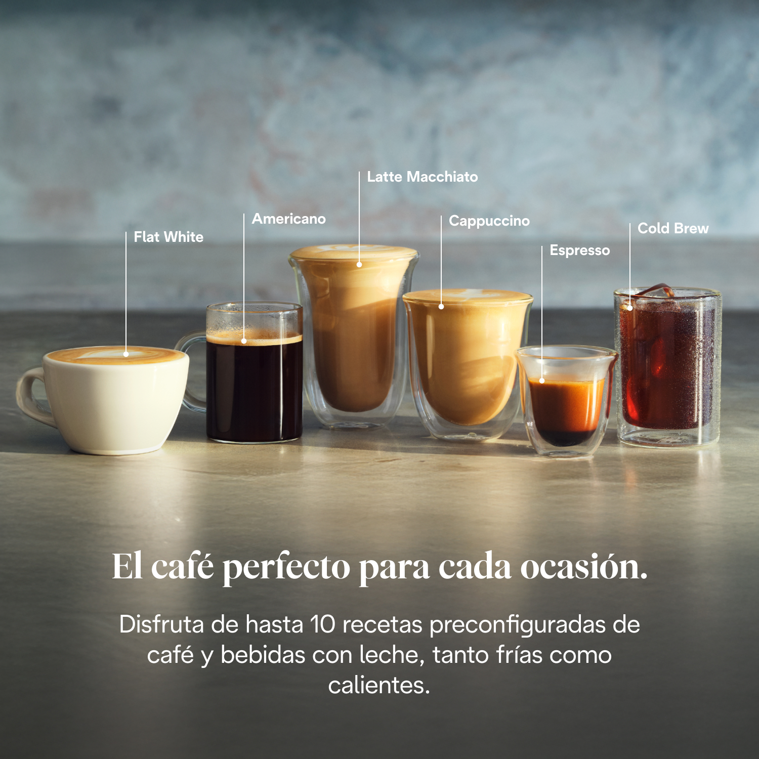 Surtido de bebidas de café en vasos. Incluye Flat White, Americano, Latte Macchiato, Cappuccino, Espresso y Cold Brew.