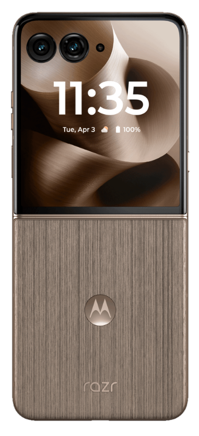 Złożony brązowy telefon wyświetlający godzinę i datę z teksturowaną brązową pokrywą tylną.