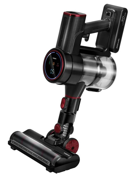 Czarno-czerwony odkurzacz bezprzewodowy. Posiada wyświetlacz cyfrowy i akumulator. Głowica leży na podłodze.