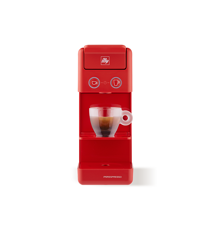 Rote Illy-Kaffeemaschine mit Glasbecher. Illy-Logo sichtbar. iperEspresso geschrieben.