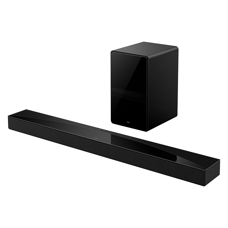 Siyah bir TCL soundbar ve subwoofer. Soundbar uzun ve dikdörtgen, subwoofer ise küp şeklinde.