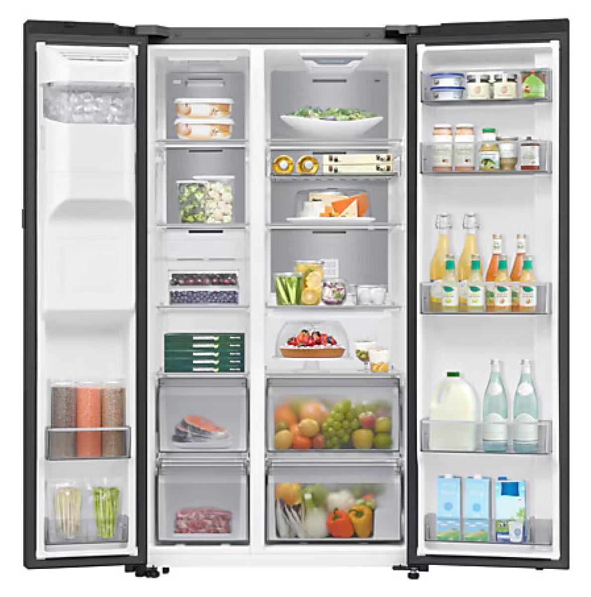 Otwarta czarna lodówka z produktami spożywczymi, w tym owocami, warzywami i napojami.